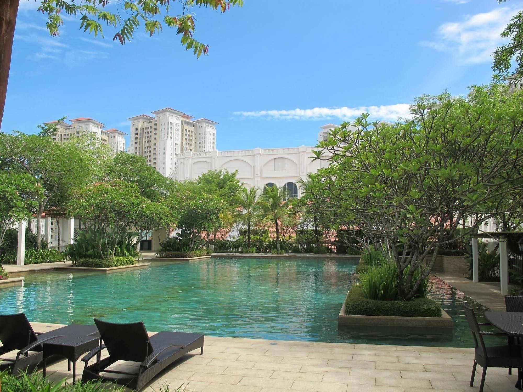 Luxury Suites @ Straits Quay تانجونغ بونغاه المظهر الخارجي الصورة