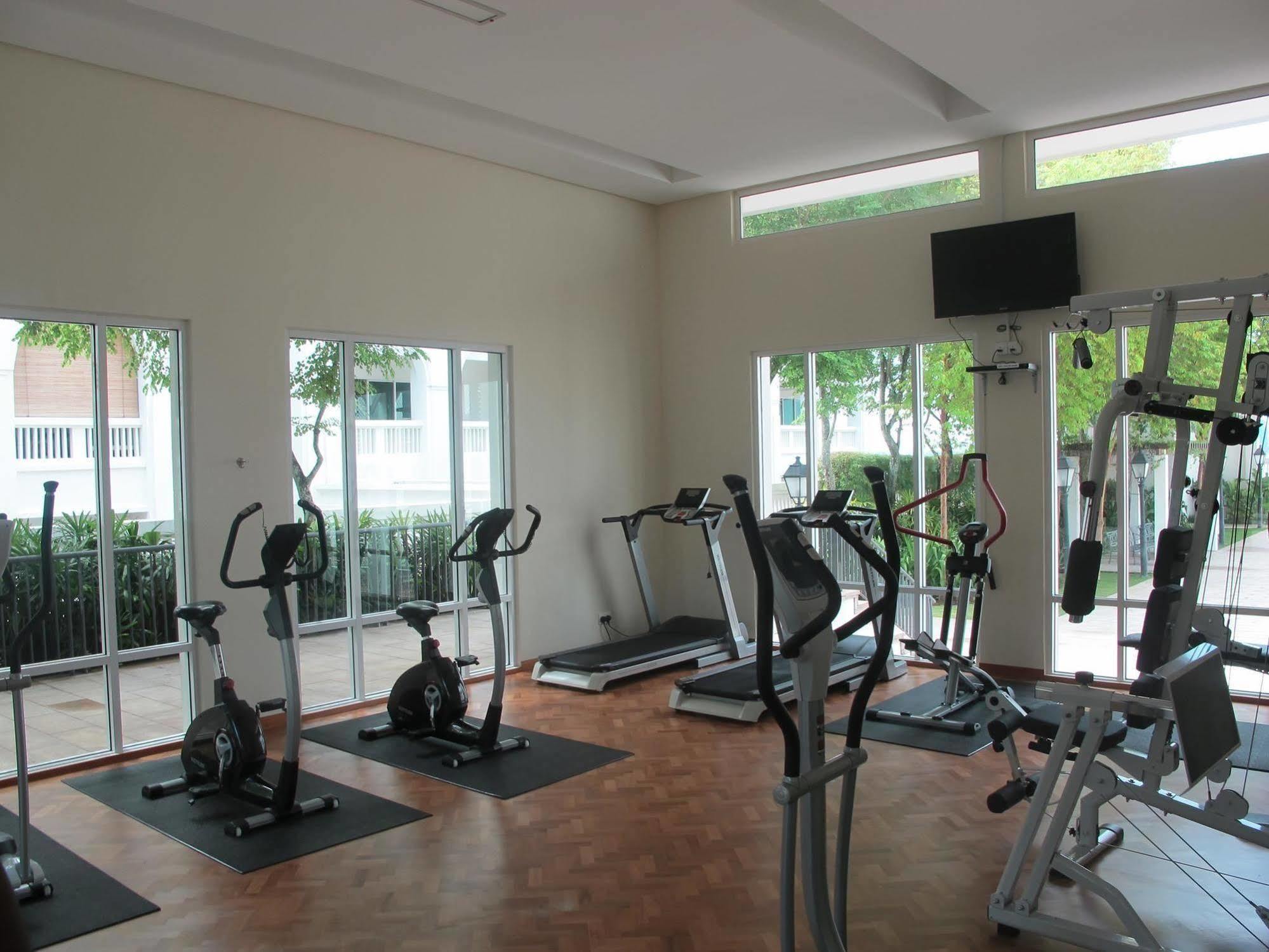 Luxury Suites @ Straits Quay تانجونغ بونغاه المظهر الخارجي الصورة